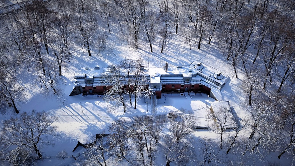 zimowy widok na fort Skotniki z lotu ptaka