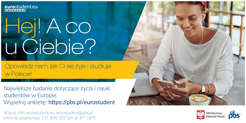 studentka ze smartfonem w dłoni