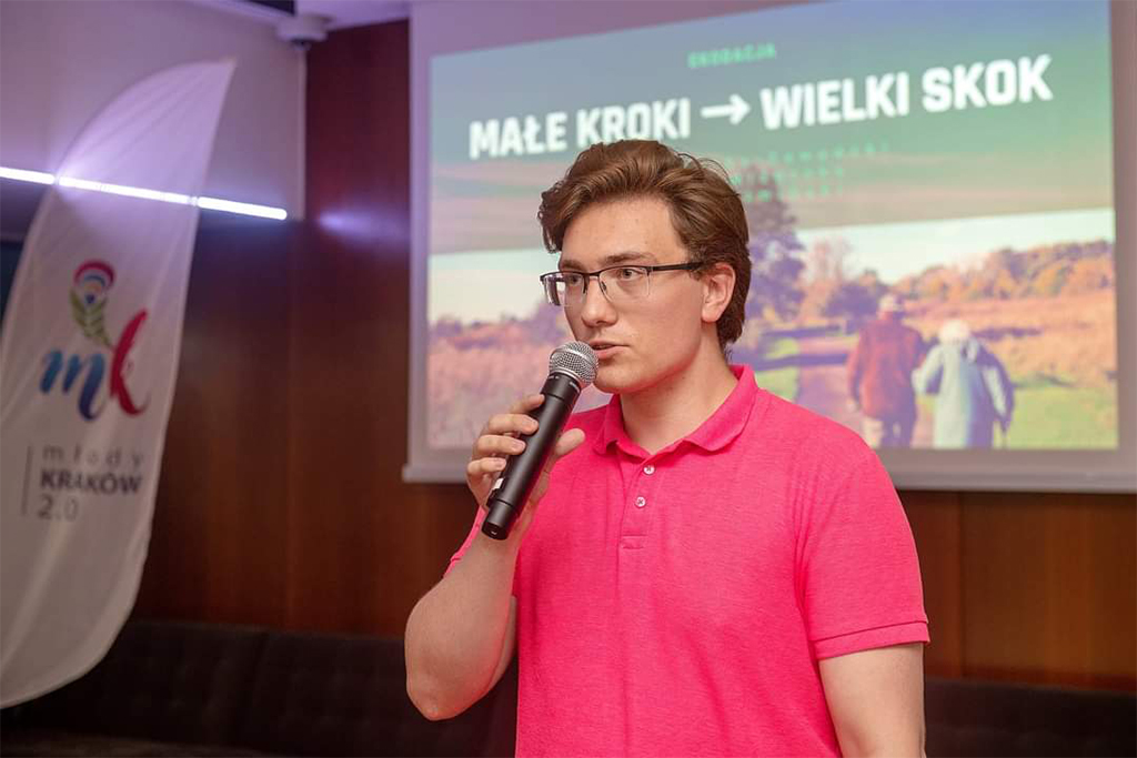 Patryk Golba-Zawadzki podczas konferencji