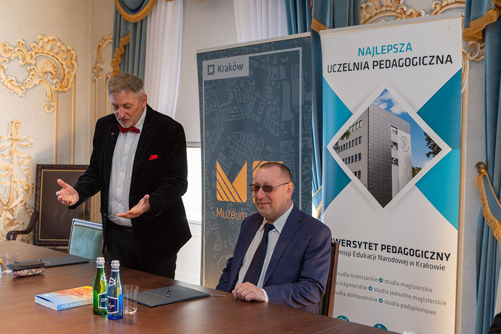 Dyrektor Muzeum Krakowa dr Michał Niezabitowski i Rektor Uniwersytetu Pedagogicznego w Krakowie prof. dr hab. Piotr Borek podczas spotkania