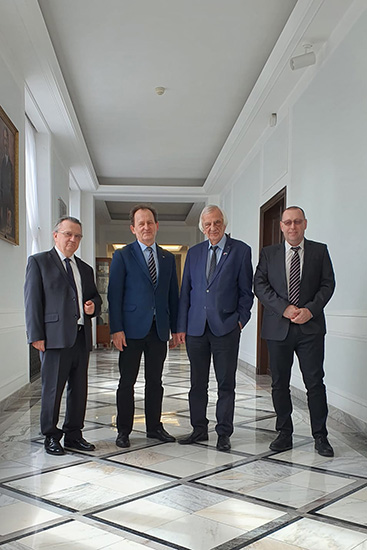 Prorektor ds. Kształcenia i Rozwoju dr hab. Robert Stawarz, prof. UP; Sekretarz Stanu w Ministerstwie Edukacji i Nauki Włodzimierz Bernacki; Wicemarszałek Sejmu RP Ryszard Terlecki; Rektor prof. dr hab. Piotr Borek w sejmie