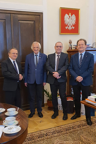 Prorektor ds. Kształcenia i Rozwoju dr hab. Robert Stawarz, prof. UP; Sekretarz Stanu w Ministerstwie Edukacji i Nauki Włodzimierz Bernacki; Wicemarszałek Sejmu RP Ryszard Terlecki; Rektor prof. dr hab. Piotr Borek w sejmie