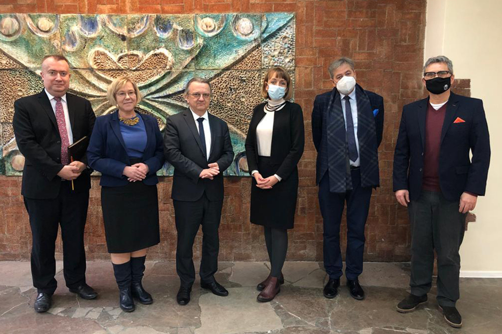 prof. dr hab. Tomasz Łukasz Sroka, Małopolska Kurator Oświaty Barbara Nowak, Prorektor ds. Kształcenia i Rozwoju dr. hab. Robert Stawarz, prof. UP, dr hab. Agnieszka Chłosta-Sikorska, prof. UP, dr Michał Niezabitowski, Kanclerz Uniwersytetu Pedagogicznego dr Krzysztof Wąsowicz