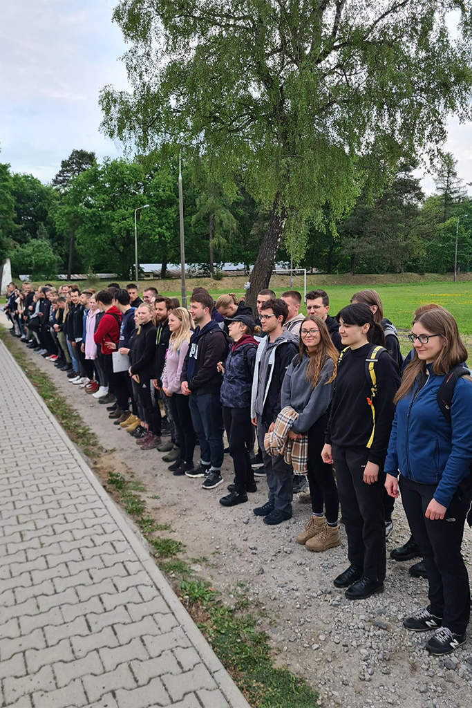 uczestnicy kursu Legii Akademickiej na terenie jednostki w Kłaju