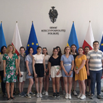 członkowie Koła Naukowego Studentów Administracji „Ustawka” wraz z dr Joanną Podgórską-Rykałą i dr Beatą Pawlicą w Senacie