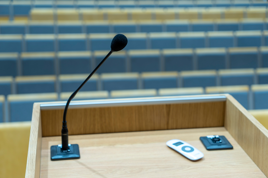 mikrofon w jednej z sal wykładowych