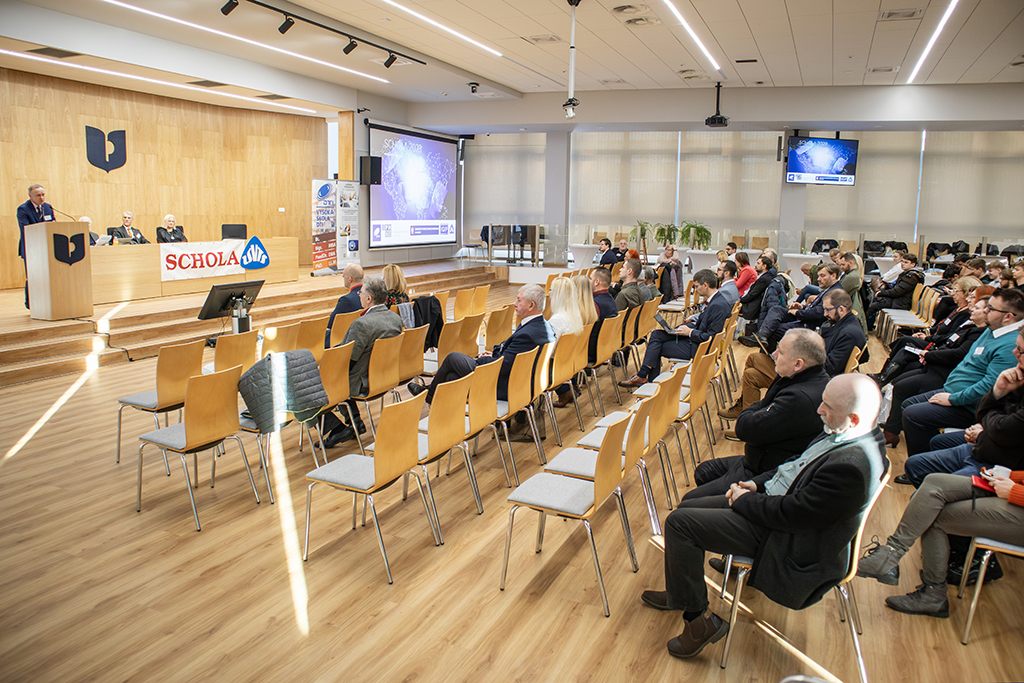 uczestnicy konferencji podczas obrad