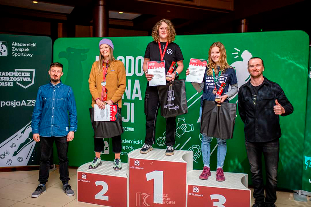 zwycięscy w zawodach indywidualnych na podium