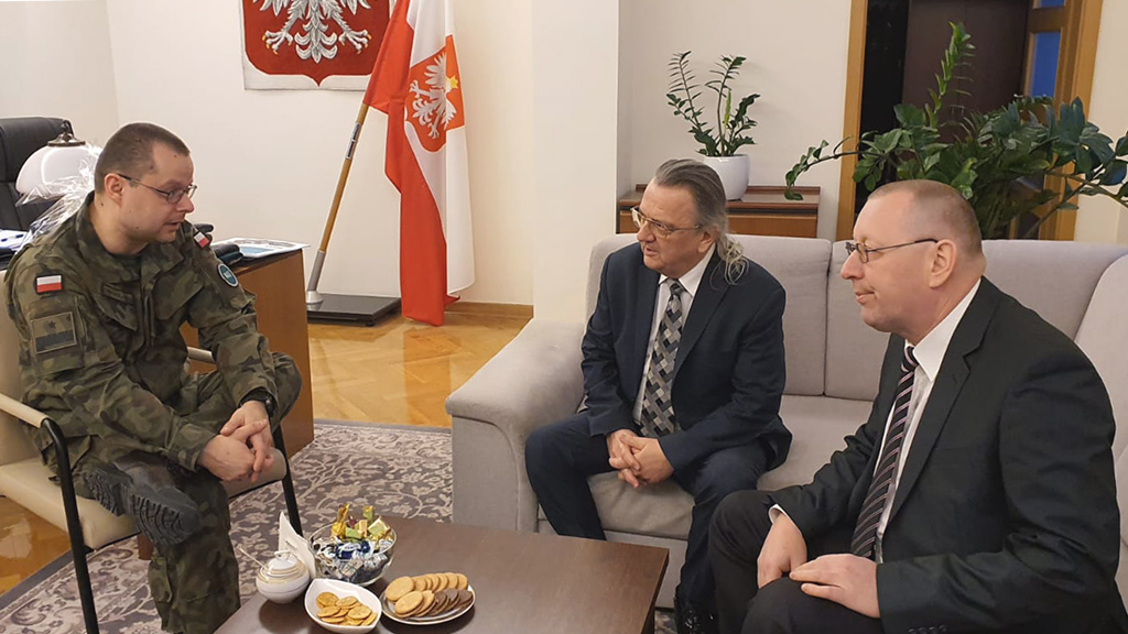 Rektor Uniwersytetu Pedagogicznego prof. dr. hab. Piotra Borka z Prorektorem ds. Kształcenia i Rozwoju dr. hab. Robertem Stawarzem, prof. UP podczas rozmowy z Rektorem Wojskowej Akademii Technicznej gen. bryg. prof. dr. hab. inż. Przemysławem Wachulakiem