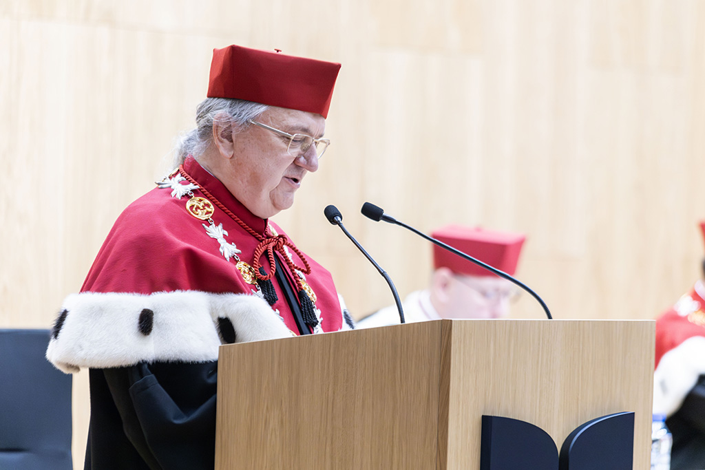 Prorektor ds. Kształcenia i Rozwoju dr hab. Robert Stawarz, prof. UKEN