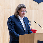 Doradca Prezydenta RP Piotr Serafin przy mównicy