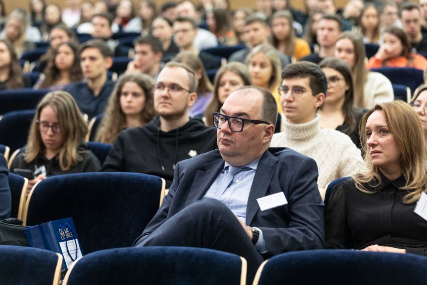 dr hab. Czesław Kłak, prof. UKEN na widowni