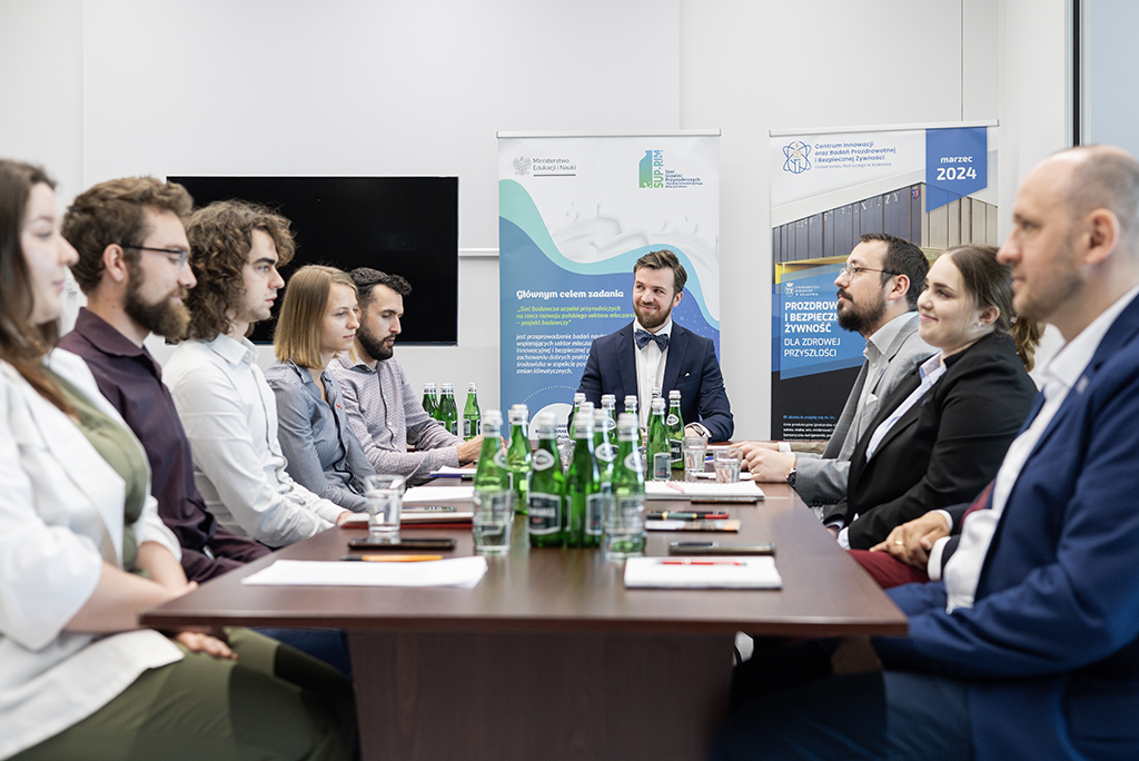 uczestnicy debaty