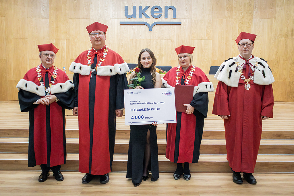 zdobywczyni tytułu Studentki Roku UKEN z władzami rektorskimi