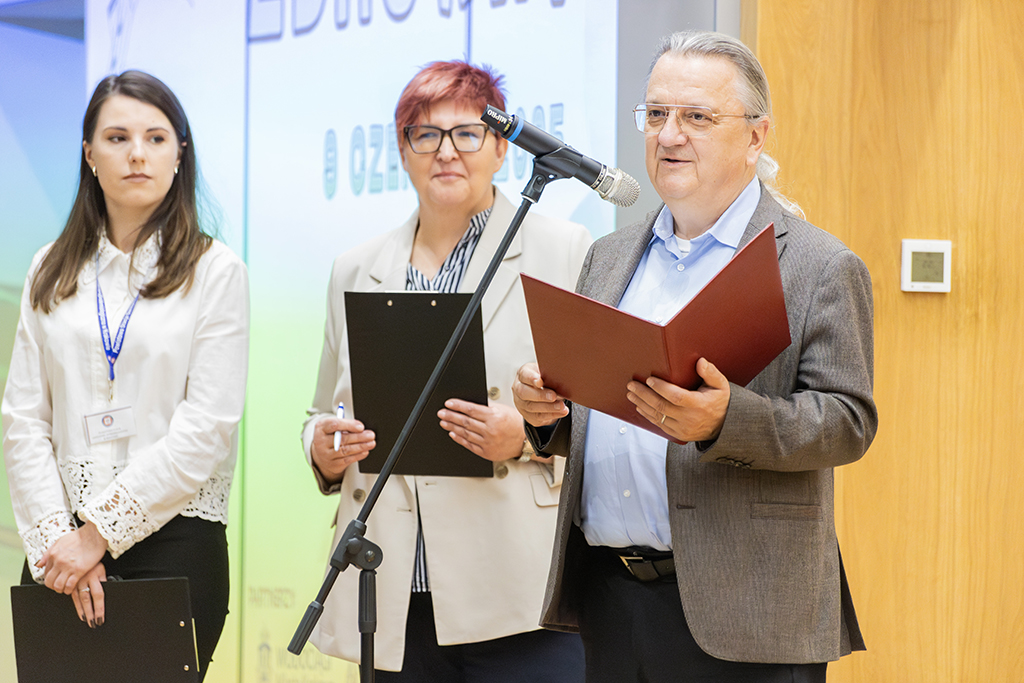dr hab. Robert Stawarz, prof. UKEN, Prorektor ds. Kształcenia i Rozwoju oraz dr n. med. Ewa Wiercińska, Państwowy Powiatowy Inspektor Sanitarny w Krakowie. otwierają festiwal