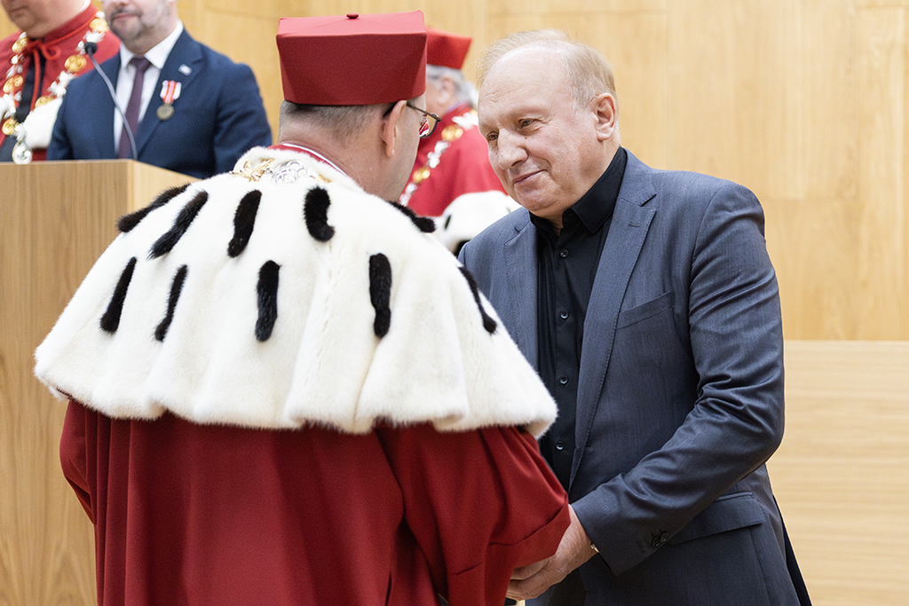 Wręczenie medalu Uniwersytetu Komisji Edukacji Narodowej w Krakowie prof. dr. hab. Edwardowi Białce