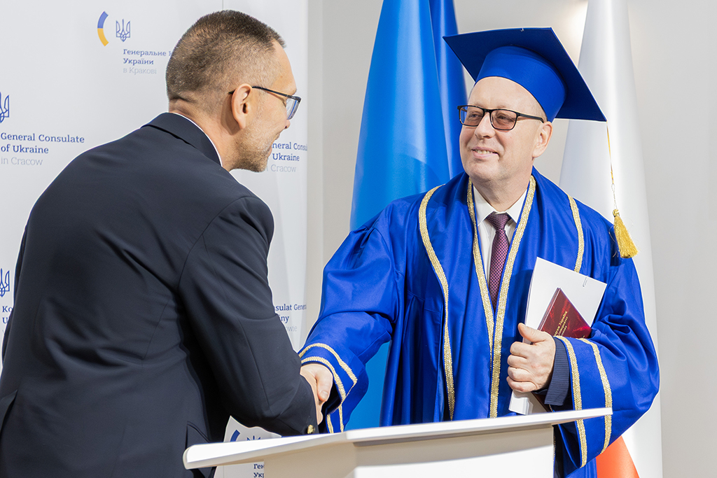 rektor UKEN prof piotr borek doktorem honoris causa 09