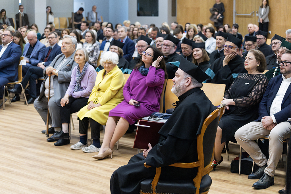 uczestnicy święta Uczelni, na pierwszym planie prof. Christoph Augustynowicz