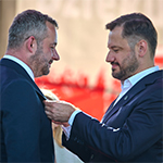 Prezydent miasta Krakowa, Aleksander Miszalski  odznacza Adama Gliksmana