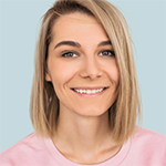 uśmiechnięta blondynka
