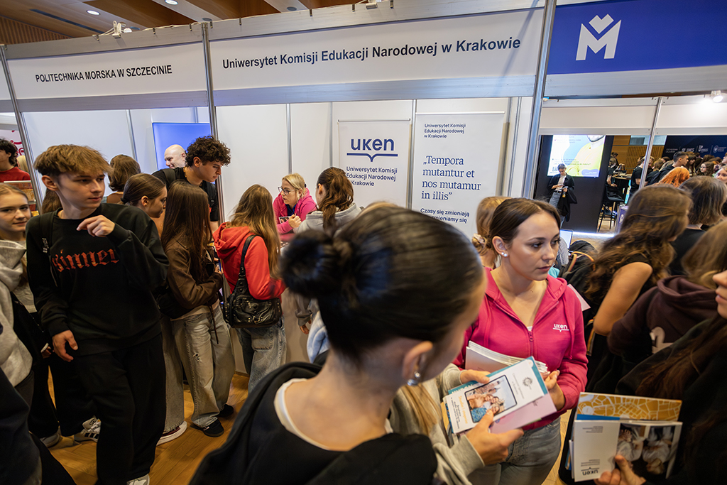 odwiedzający Salon Maturzystów w Krakowie