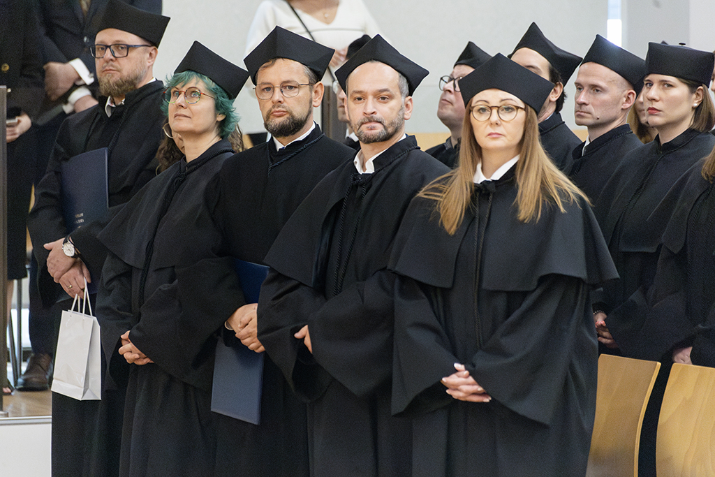 Wszyscy tegoroczni habilitanci: Elżbieta Anna Maj, Krzysztof Chaczko, Przemysław Mazur, Daniel Koreś, Joanna Pitura, Wioletta Sowa