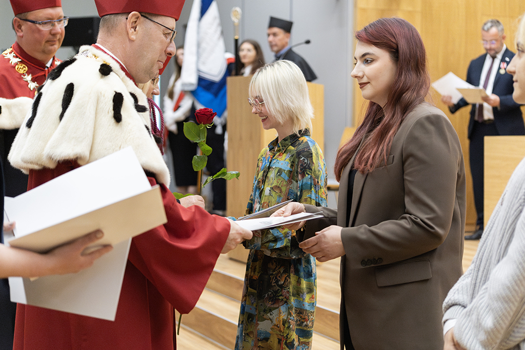 Rektor UKEN wręcza stypendia Ministra