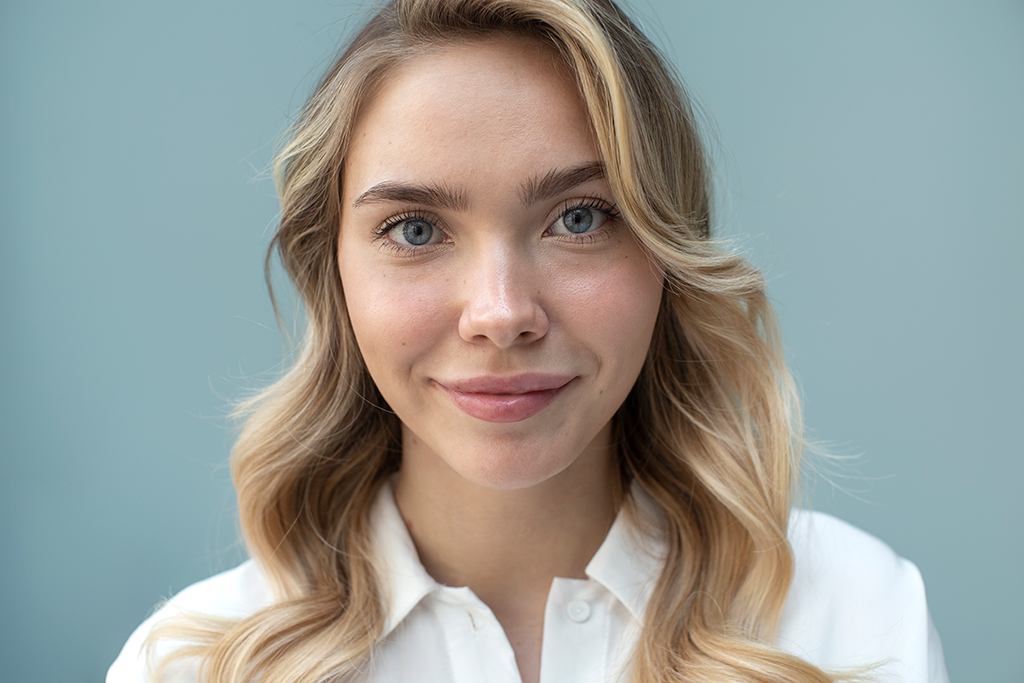 uśmiechnięta studentka