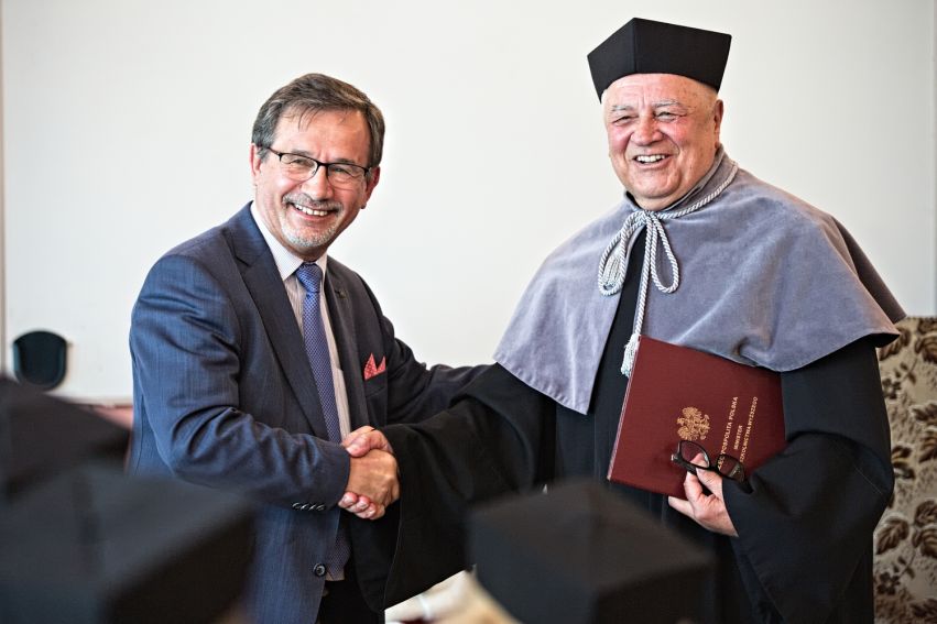 Nadanie doktoratu honoris causa prof. Michałowi Śliwie, zdjęcie 2 (2) Nadanie doktoratu honoris causa prof. Michałowi Śliwie, zdjęcie 2 (2)