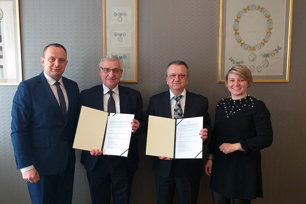 Porozumienie z gminą Ciężkowice (zdjęcie 2 z 2) uczestnicy spotkania