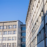 Wypłaty 26 marca i 1 kwietnia wedle nowych stawek budynek uniwersytecki