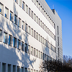 Wypłata wyrównania wynagrodzeń jeden z budynków uniwersyteckich