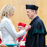 Złotym Krzyżem Zasługi za działalność na rzecz rozwoju nauki został odznaczony dr hab. Wojciech Bąk, prof. UKEN